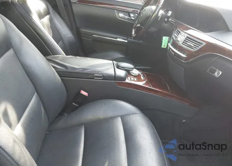 2013 Mercedes-Benz S 550 4Matic z USA, uszkodzony, nr VIN WDDNG9EB2DA536759